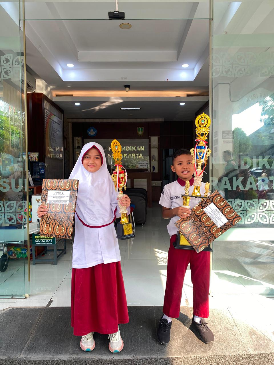 Atlet PERSINAS ASAD Kota Surakarta Terima Piagam Penghargaan O2SN SD Cabang Pencak Silat